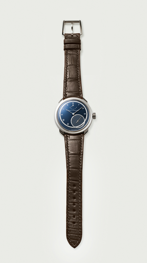 Case: Platinum, Dial: Blue
